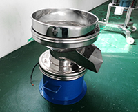 450過濾篩是集篩分與過濾為一身的過濾設備，多用于液體物料的過濾作用。